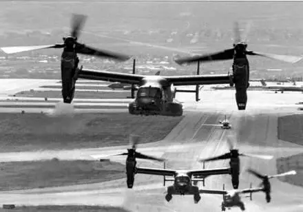 Три CV22A из 58го авиакрыла сил специальных операций ВВС США выполняют взлет - фото 66