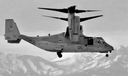 Конвертоплан MV22 из эскадрильи VMM162 выполняет посадку на острове Крит - фото 78