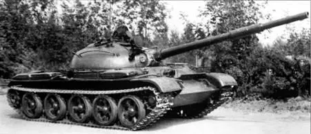 Танк Т62 Боевая масса 365370т экипаж 4 чел оружие пушка 115 мм - фото 166