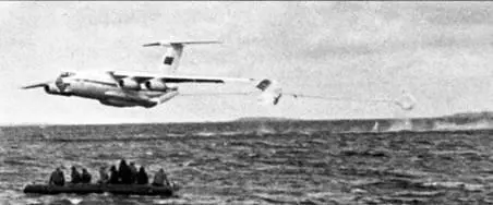 Опытное низковысотное десантирование БМД1 на воду из самолета Ил76 На - фото 105