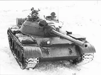 Танк Т54Б с установкой дополнительных топливных бочек 1959 г Установка - фото 153