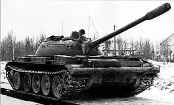 Танк Т55 первого выпуска Боевая масса 36 т экипаж 4 чел оружие - фото 163