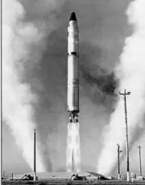 Старт ракеты Титан II Положение резко изменилось 4 октября 1957 г когда - фото 10