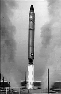 Старт ракеты Титан II Положение резко изменилось 4 октября 1957 г когда - фото 11