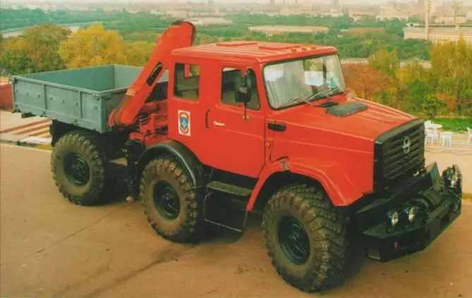 Грузовой бортовой автомобиль ЗИЛ497505 На фото в центре справа бортовой - фото 89