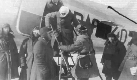 Первая попытка вырваться из окружения собственными силами ни к чему не привела - фото 120
