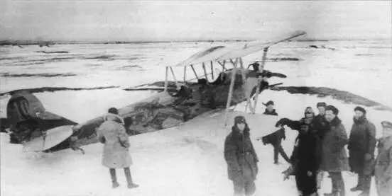 Мобилизованный на войну гражданский У2 на льду Ладожского озера Грузы - фото 121