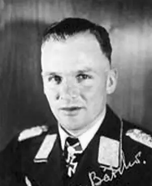 Гансгеорг Бэтхер ЗГК 1771942 капитан авиации командир 1й эскадрильи 100й - фото 363
