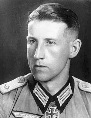 Герхард Вернер РК 2321942 оберлейтенант командир 5й роты 8й - фото 671