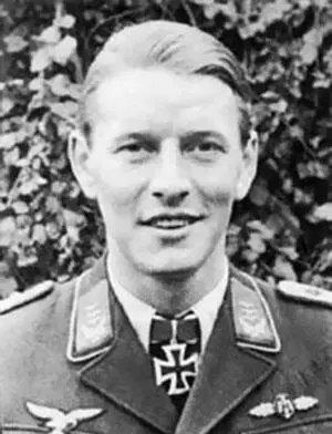 Герман Грейнер РК 2771944 оберлейтенант авиации командир 11й эскадрильи - фото 715
