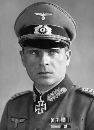 Граф Герхард фон Шверин Осенью 1920 демобилизован В 1922 поступил в рейхсвер и - фото 779