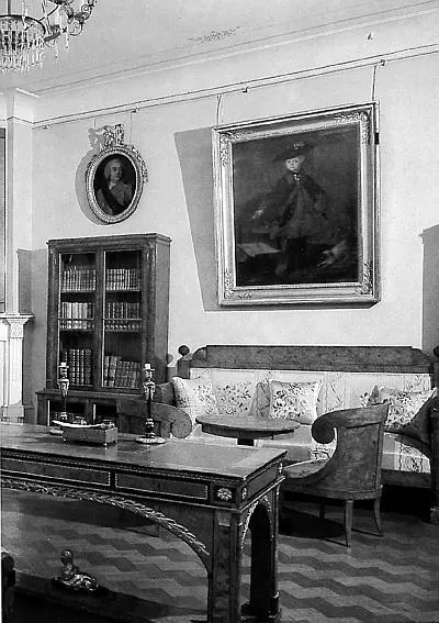 Архангельское Кабинет князя Н Б Юсупова Экспозиция 1970х гг На стене - фото 41