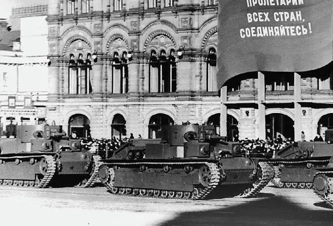 Экранированные танки Т29 на Красной площади Москва 7 ноября 1940 года - фото 106