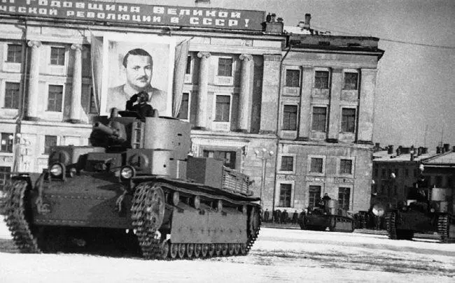 Экранированные танки Т28 на параде в честь 23й годовщины Октябрьской - фото 107