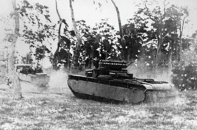Тягач Ворошиловец буксирует танк Т35 Район Харькова лето 1940 года 8 - фото 234