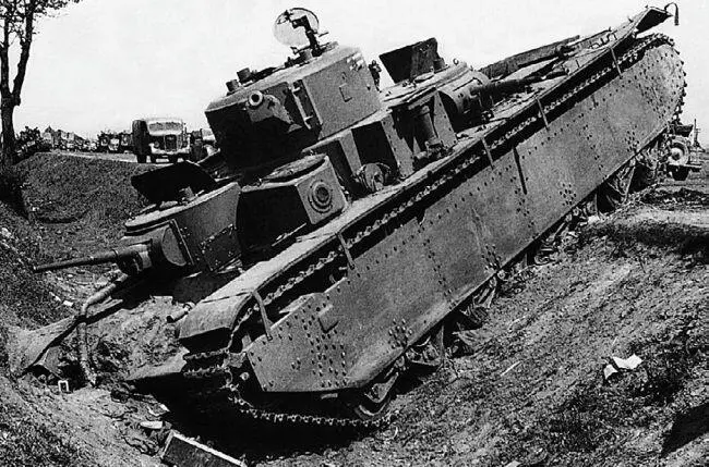 Т35 выпуска 1938 года брошенный экипажем изза поломки Лето 1941 года - фото 235