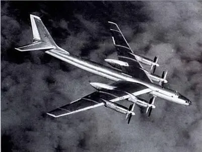 Ту95 выполняющий боевую задачу в полете над Атлантикой Ту95 на взлете - фото 17