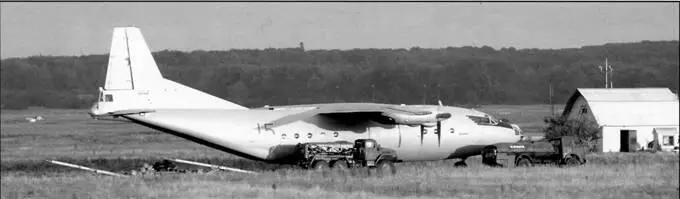 Ан12БК Самолет из состава 257го ОСАП 1й ВА Хабаровск 1997 г Рисунок - фото 89