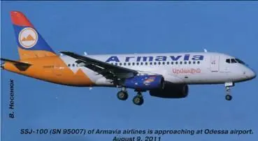 Самолет SSJ100 сер 95007 авиакомпании Армавиа заходит на посадку в - фото 105