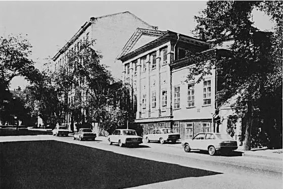 Дом М СоболевскойДенисьевой на Новой Басманной улице и фрагмент фасада XVIII - фото 152