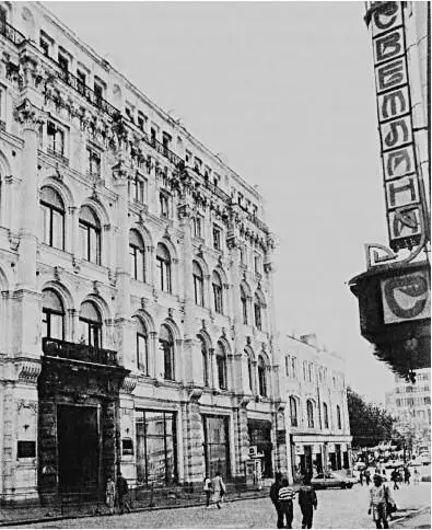 А Розанов Здание пассажа Поповых затем Джамгаровых на Кузнецком мосту 1877 - фото 164