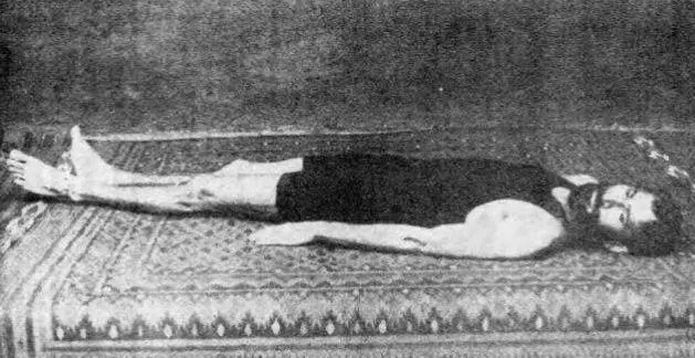 Рис 30 Шавасана или поза трупа для полного расслабления во время занятий - фото 39