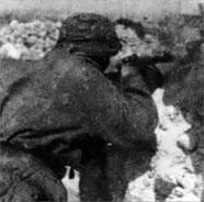 Эсэсовец вооруженный трофейным ППШ Численность датских добровольцев в войсках - фото 81