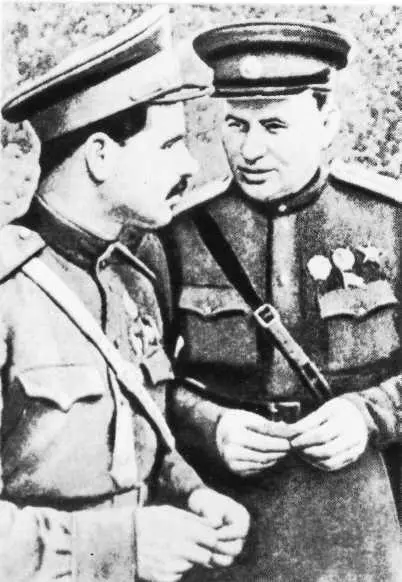 Комиссар партизанского соединения С А Ковпака генералмайор С В Руднев и - фото 16