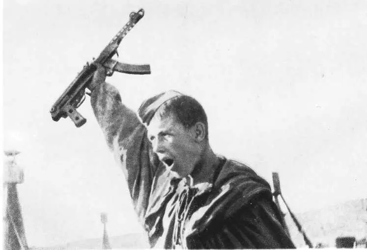 Борислав наш К Хильчицам вела шоссейная дорога но я повел танки полем чтобы - фото 88