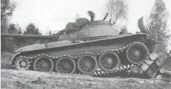 Преодоление танком T54A с макетной ходовой частью вертикальной стенки высотой - фото 130