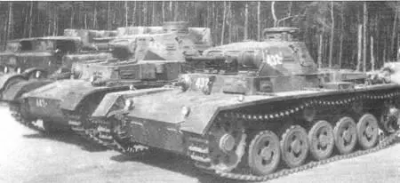PzKpfwIII AusfA с башенным номером 432 второй танк третьего взвода - фото 150
