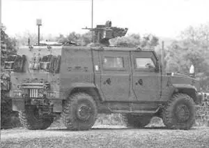 В случае пожара в Iveco LMV М65 ее экипажу придется покидать машину поскольку - фото 18
