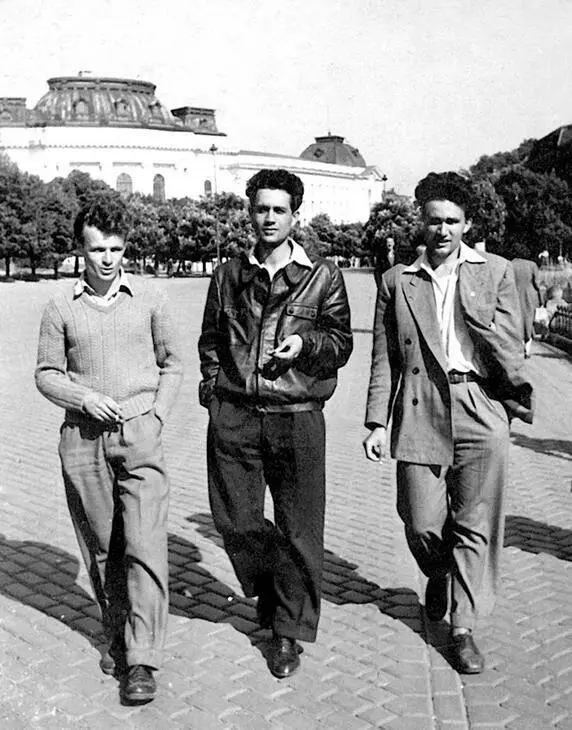 Коста Павлов Иван Динков и я Левый марш Поэтическая коммуна дефилирует по - фото 13