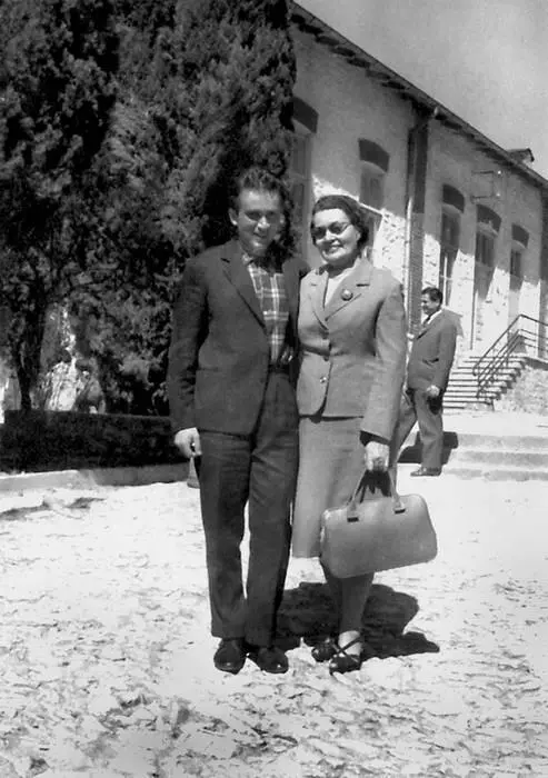 Наша дружба с Елизаветой Багряной началась в 1962 г Георгий Марков Весела - фото 24