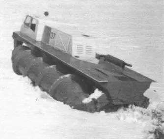 Шнекоход преодолевает водоем покрытый снегом и тонким льдом Технические - фото 97