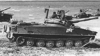 Танк ПТ76Б подразделения морской пехоты Обратите внимание на измененную форму - фото 175