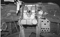 Боевое отделение танка К90 Рабочее место командира наводчика танка - фото 197