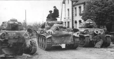 Pz38t проезжает между Н39 с регистрационными номерами 40446 и 40455 1 й - фото 99
