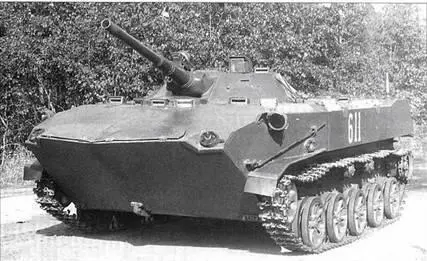На этой БМД1 выпуска лета 1979 г смонтированы защитные планки многорядный - фото 44