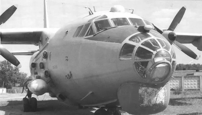 Самолётпостановщик помех групповой защиты Ан12БКППС В носовой части видны - фото 72