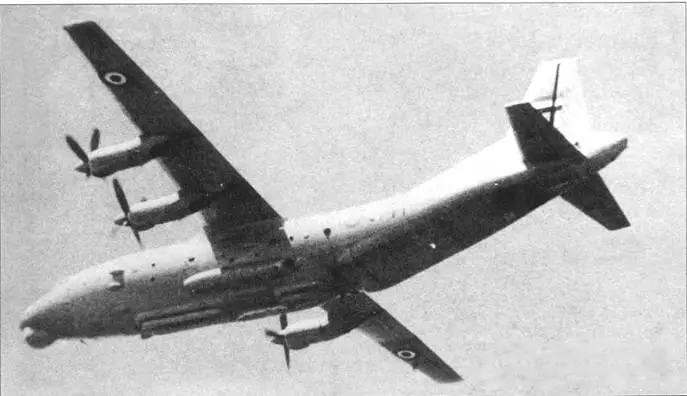 АН12ПП из состава 90й отдельной смешанной эскадрильи советских ВВС - фото 78