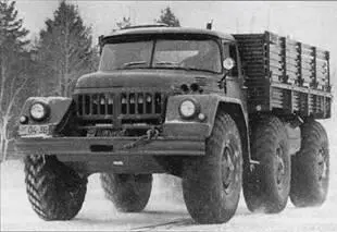Обкатка автомобиля ЗИЛ132 Зима 1960 г ЗИЛ132 двигается по мелколесью в - фото 91