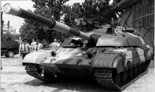 Вверху модернизированный танкТ64Б БМ Булат внизу модернизированный танк - фото 70