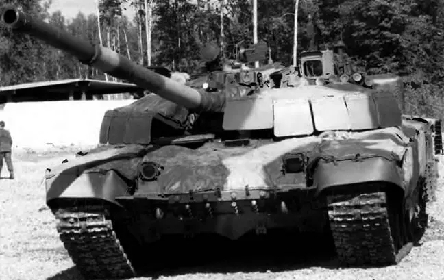 Башня На башне танка Т90 установлены семь контейнеров и один блок динамической - фото 71