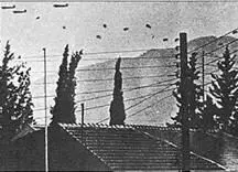 20 июля 1974 г Турецкие парашютисты высаживаются с вертолётов UH1 на Кипре - фото 53