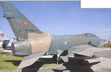 В 1400 поступил приказ поднимать самолёты и через десять минут 16 F100D из - фото 65