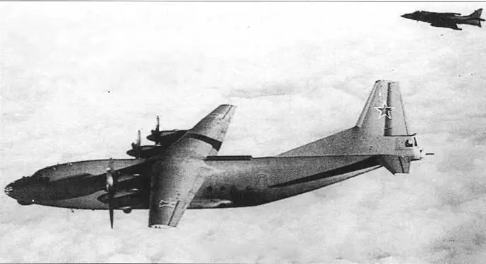 Разведывательный Ан12 из состава ВВС Северного флота па над нейтральными - фото 86