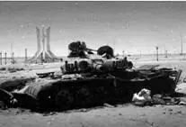 Уничтоженный авиацией НАТО танк Т72 ливийской армии Британский Торнадо - фото 64