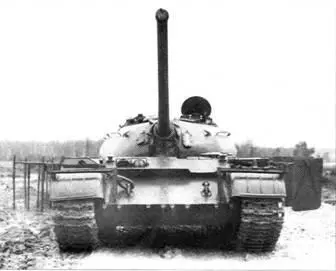 Танк Т54 с различными вариантами экранной защиты бортов Секции экранов - фото 163