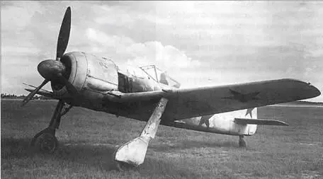Трофейный истребитель Fw190А4 в НИИ ВВС КА Fw190А4 с раскрытыми крышками - фото 68